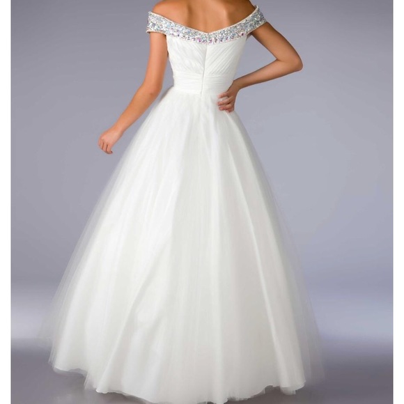 Mac Duggal Sweetheart Ballgown Prom Dress - Picture 7 of 9